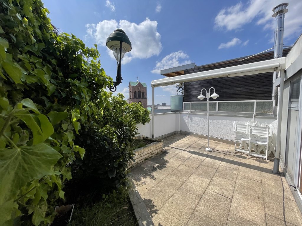 HUST Immobilien GmbH & Co. KG - Immobilienangebot - Karlsruhe - Alle - Mitten in der Fußgängerzone -  Penthousewohnung mit Dachterrasse u. Wintergarten in KA
SOFORT FREI