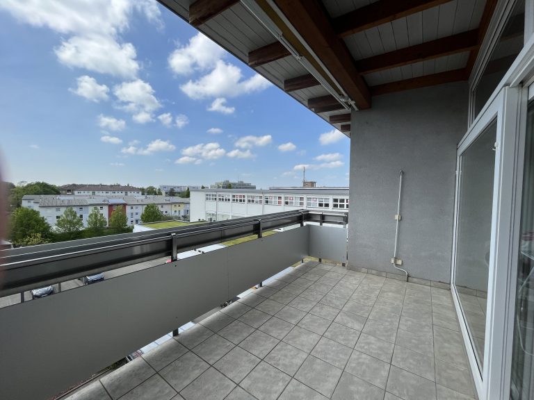 HUST Immobilien GmbH & Co. KG - Immobilienangebot - Ettlingen - Alle - Beeindruckendes Penthouse, 3-Zimmer mit Sonnenterrasse, 2 Bäder, Kamin, Aufzug in Ettlingen