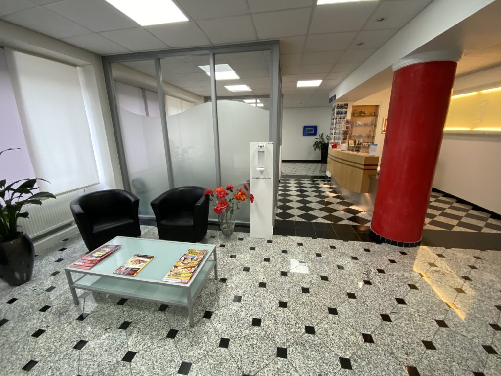 HUST Immobilien GmbH & Co. KG - Immobilienangebot - Karlsruhe / Südstadt - Alle - TOP Büro- / Praxis- / Ladenfläche im Erdgeschoss in City-Lage in Karlsruhe - Raum für Ihren Erfolg
