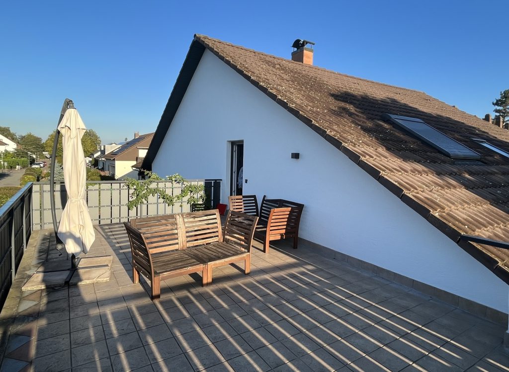 HUST Immobilien GmbH & Co. KG - Immobilienangebot - Eggenstein-Leopoldshafen - Alle - Freistehendes Einfamilienhaus zum Wohlfühlen - mit Garten, Garage und Dachterrasse in Leopoldshafen