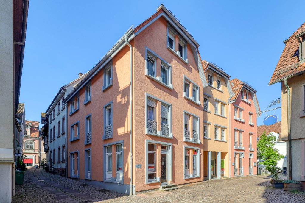 HUST Immobilien GmbH & Co. KG - Immobilienangebot - Ettlingen - Alle - Charmante 1-Zimmer-Dachgeschosswohnung in bester Lage der Ettlinger Altstadt