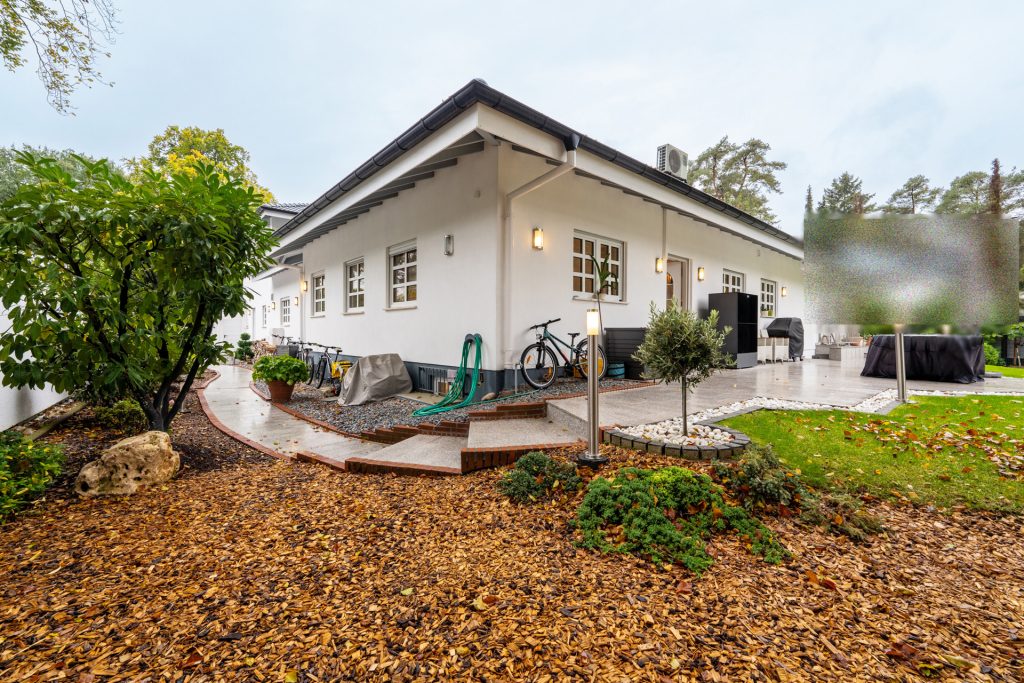 HUST Immobilien GmbH & Co. KG - Immobilienangebot - Karlsruhe - Alle - Traumhafte Villa in Waldlage - Luxus, Stil & Eleganz gepaart mit Nachhaltigkeit