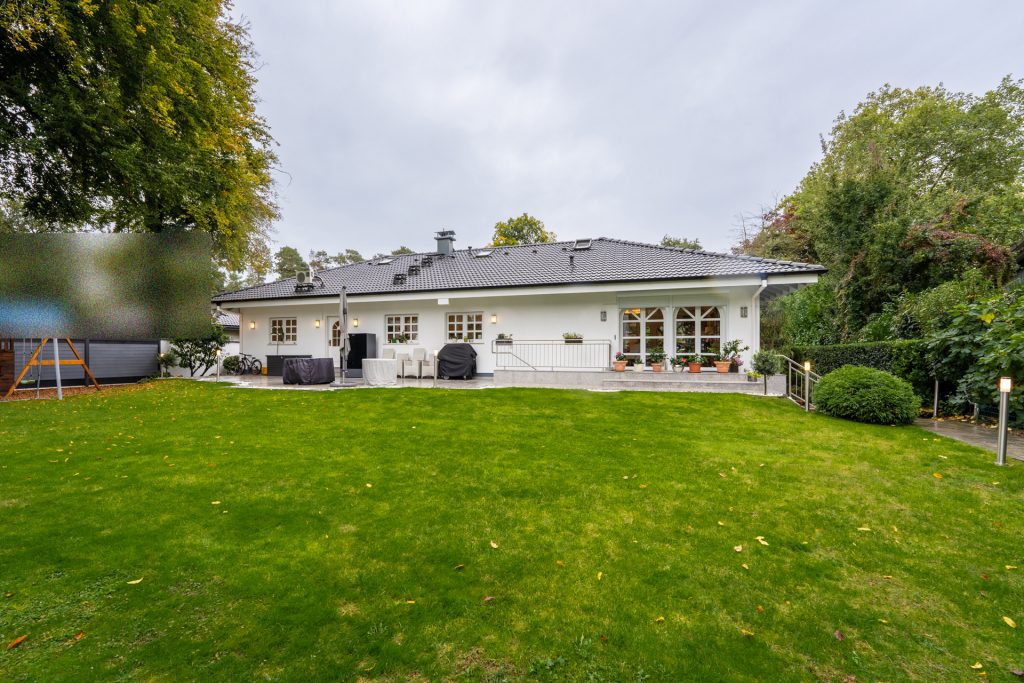 HUST Immobilien GmbH & Co. KG - Immobilienangebot - Karlsruhe - Alle - Traumhafte Villa in Waldlage - Luxus, Stil & Eleganz gepaart mit Nachhaltigkeit