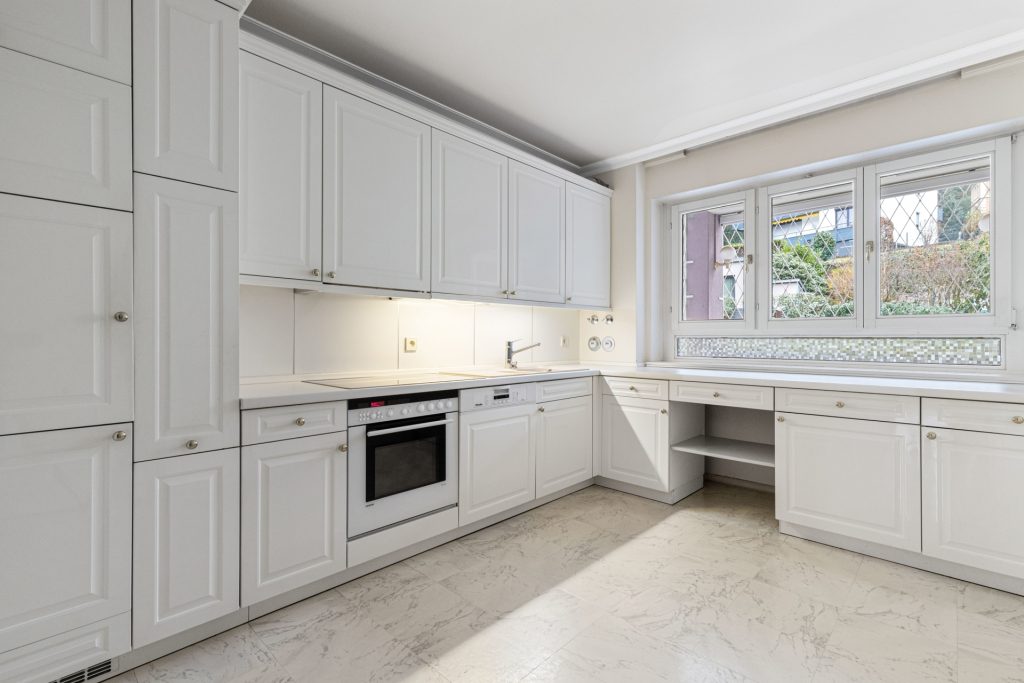 HUST Immobilien GmbH & Co. KG - Immobilienangebot - Baden-Baden - Alle - Exklusive & großzügige 3 Zimmer-Whg. in prominenter Lage in Baden-Baden! Mit Aufzug & TG-Stellplatz!