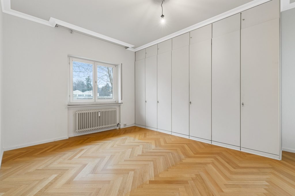 HUST Immobilien GmbH & Co. KG - Immobilienangebot - Baden-Baden - Alle - Exklusive & großzügige 3 Zimmer-Whg. in prominenter Lage in Baden-Baden! Mit Aufzug & TG-Stellplatz!