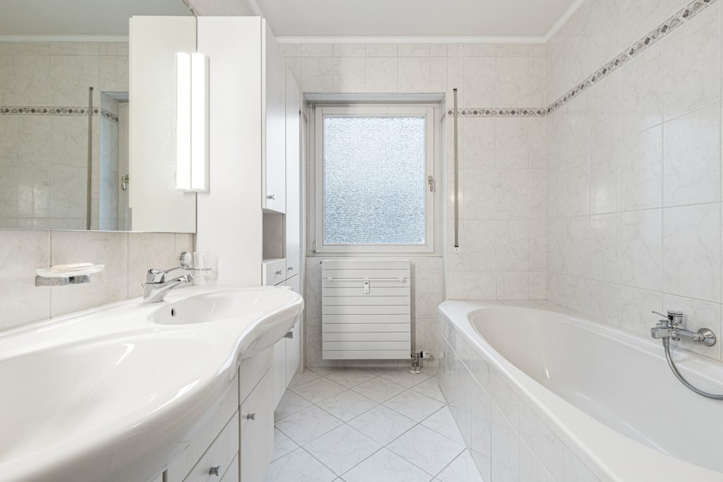 HUST Immobilien GmbH & Co. KG - Immobilienangebot - Baden-Baden - Alle - Exklusive & großzügige 3 Zimmer-Whg. in prominenter Lage in Baden-Baden! Mit Aufzug & TG-Stellplatz!