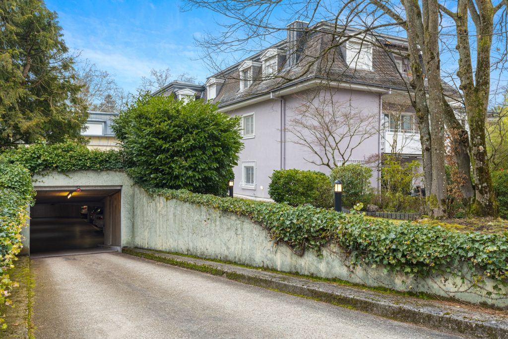 HUST Immobilien GmbH & Co. KG - Immobilienangebot - Baden-Baden - Alle - Exklusive & großzügige 3 Zimmer-Whg. in prominenter Lage in Baden-Baden! Mit Aufzug & TG-Stellplatz!