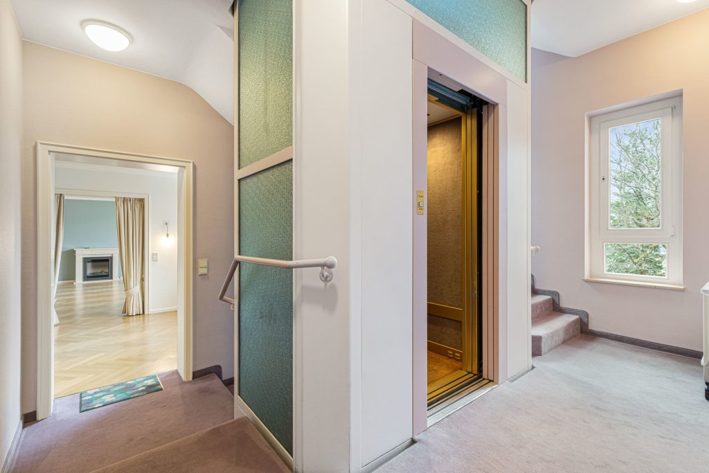 HUST Immobilien GmbH & Co. KG - Immobilienangebot - Baden-Baden - Alle - Exklusive & großzügige 3 Zimmer-Whg. in prominenter Lage in Baden-Baden! Mit Aufzug & TG-Stellplatz!