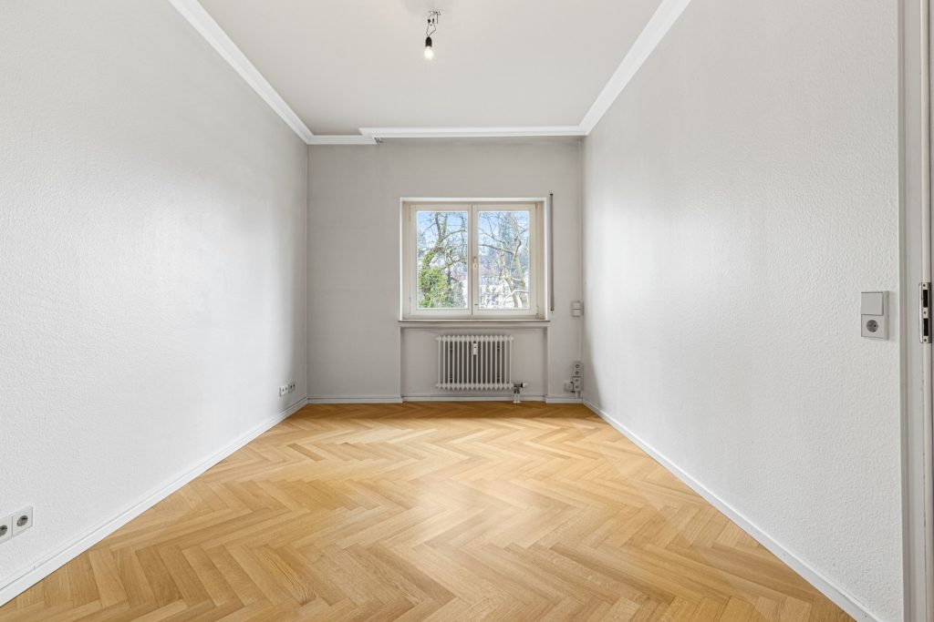 HUST Immobilien GmbH & Co. KG - Immobilienangebot - Baden-Baden - Alle - Exklusive & großzügige 3 Zimmer-Whg. in prominenter Lage in Baden-Baden! Mit Aufzug & TG-Stellplatz!