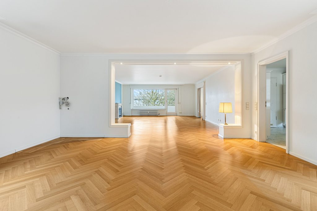HUST Immobilien GmbH & Co. KG - Immobilienangebot - Baden-Baden - Alle - Exklusive & großzügige 3 Zimmer-Whg. in prominenter Lage in Baden-Baden! Mit Aufzug & TG-Stellplatz!