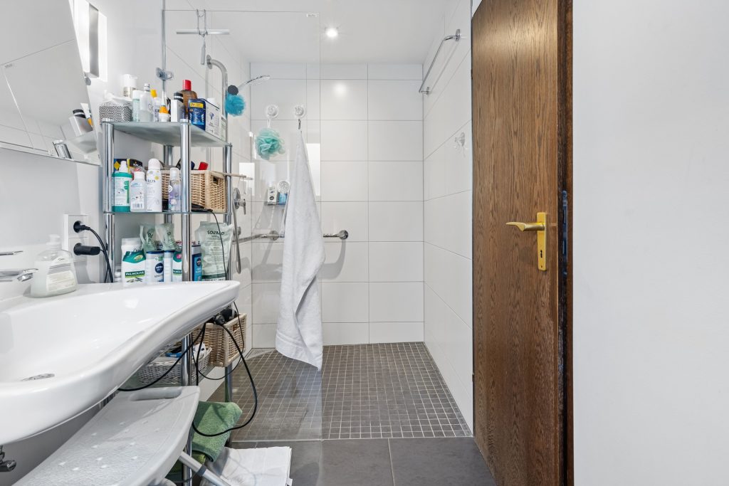 HUST Immobilien GmbH & Co. KG - Immobilienangebot - Karlsruhe / Grünwettersbach - Alle - Großzügiges Einfamilienhaus mit Garten und Gestaltungsmöglichkeiten