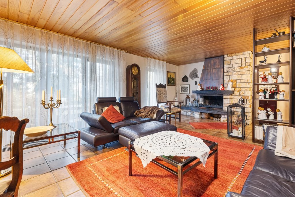 HUST Immobilien GmbH & Co. KG - Immobilienangebot - Karlsruhe / Grünwettersbach - Alle - Großzügiges Einfamilienhaus mit Garten und Gestaltungsmöglichkeiten