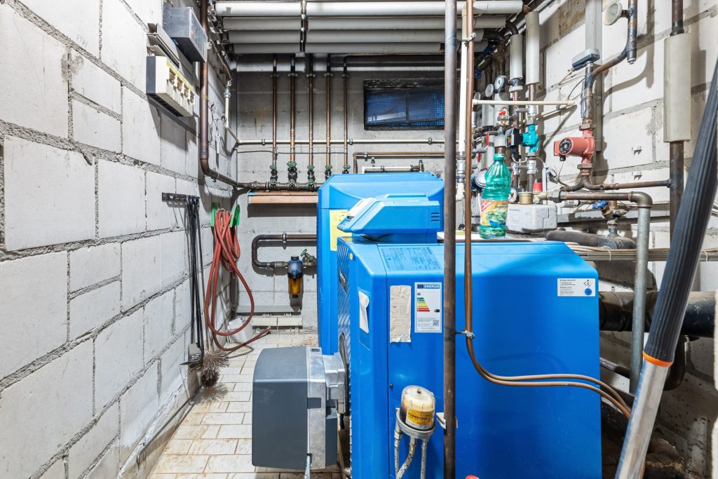 HUST Immobilien GmbH & Co. KG - Immobilienangebot - Karlsruhe / Grünwettersbach - Alle - Großzügiges Einfamilienhaus mit Garten und Gestaltungsmöglichkeiten
