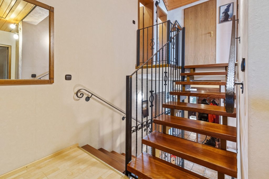 HUST Immobilien GmbH & Co. KG - Immobilienangebot - Karlsruhe / Grünwettersbach - Alle - Großzügiges Einfamilienhaus mit Garten und Gestaltungsmöglichkeiten