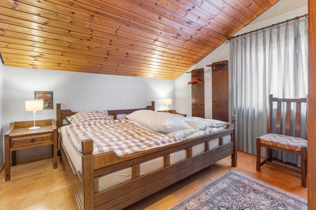 HUST Immobilien GmbH & Co. KG - Immobilienangebot - Karlsruhe / Grünwettersbach - Alle - Großzügiges Einfamilienhaus mit Garten und Gestaltungsmöglichkeiten
