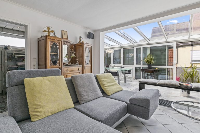HUST Immobilien GmbH & Co. KG - Immobilienangebot - Karlsruhe - Alle - Gemütliches 1-2 Familienhaus mit kleinem Garten, Dachterrasse und vielseitigem Charme