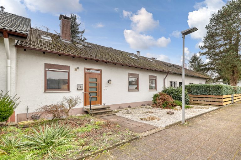 HUST Immobilien GmbH & Co. KG - Immobilienangebot - Karlsruhe - Alle - Ab sofort frei! Großzügiges EFH mit Ausbaupotenzial, Garten & Garage in ruhiger Lage in Daxlanden!
