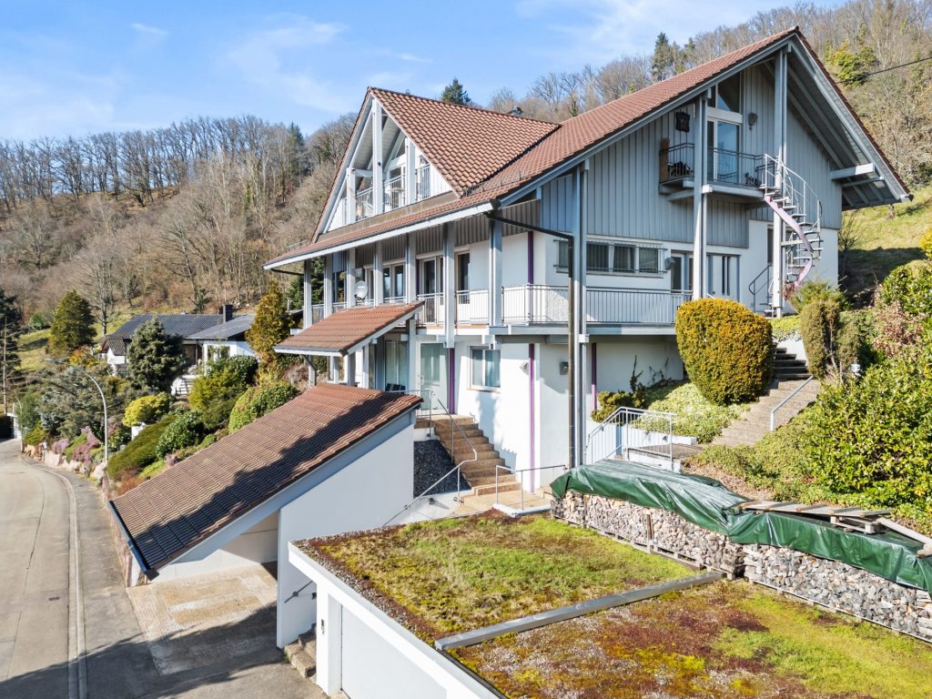 HUST Immobilien GmbH & Co. KG - Immobilienangebot - Gaggenau - Alle - Dreifamilienhaus in Gaggenau - 100% vermietet und mit sensationeller Aussicht