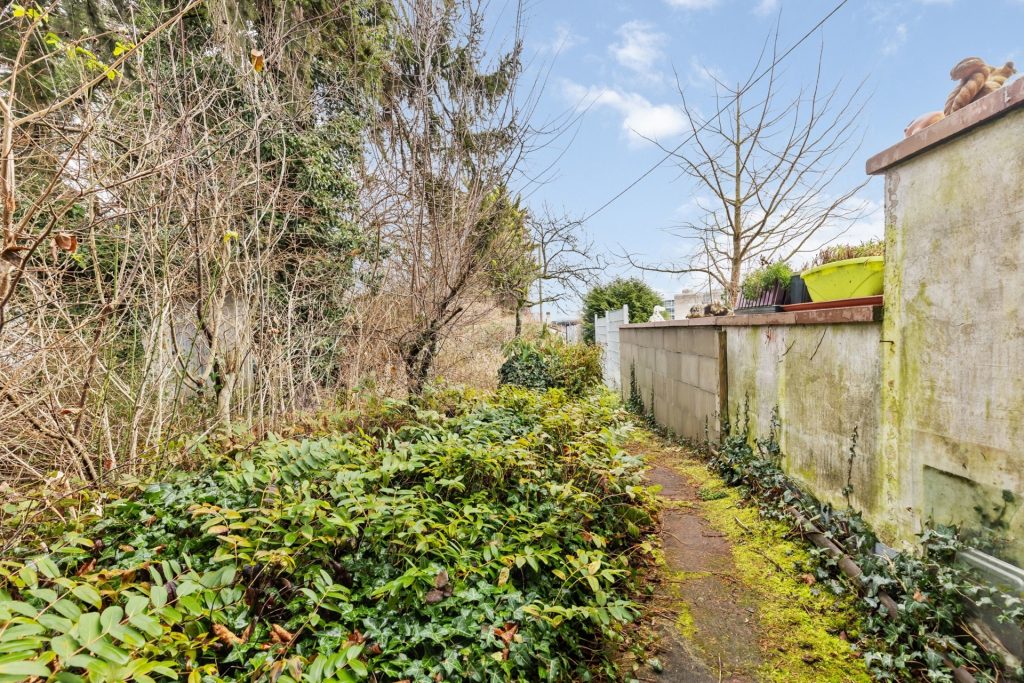 HUST Immobilien GmbH & Co. KG - Immobilienangebot - Karlsruhe - Alle - Rohdiamant mit großem Grundstück in Durlach - Sanierungsbedürftiges Reihenendhaus mit Potenzial