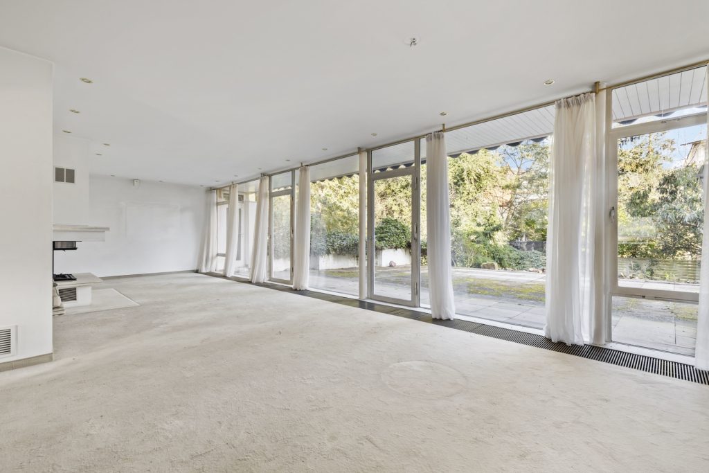 HUST Immobilien GmbH & Co. KG - Immobilienangebot - Karlsruhe - Alle - Großzügiges Einfamilienhaus mit großer Terrasse und Schwimmbad in Weiherfeld!