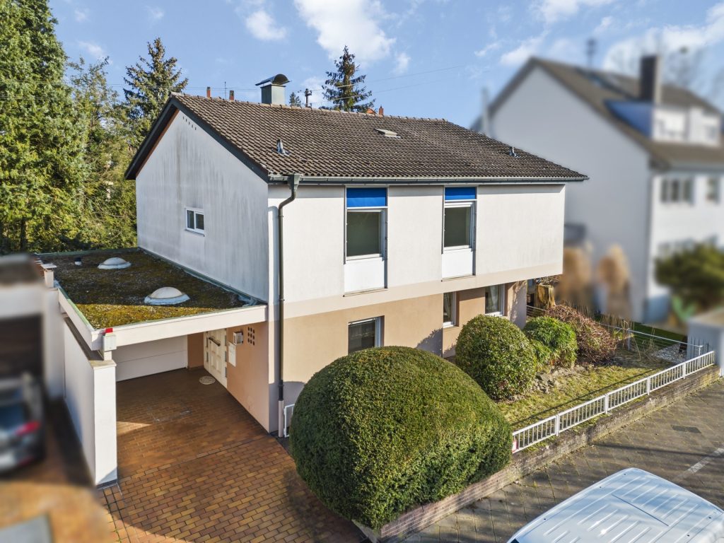 HUST Immobilien GmbH & Co. KG - Immobilienangebot - Karlsruhe - Alle - Großzügiges Einfamilienhaus mit großer Terrasse und Schwimmbad in Weiherfeld