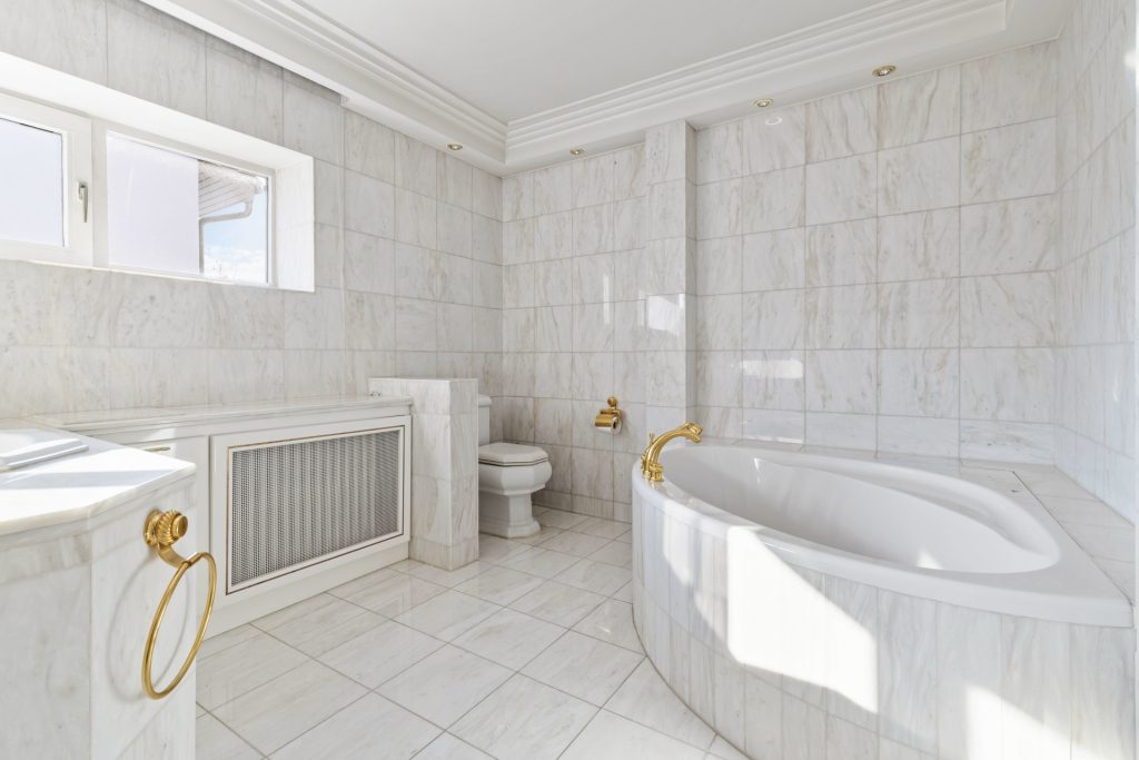 HUST Immobilien GmbH & Co. KG - Immobilienangebot - Karlsruhe - Alle - Großzügiges Einfamilienhaus mit großer Terrasse und Schwimmbad in Weiherfeld