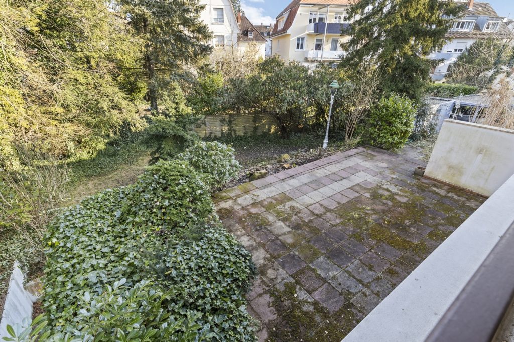 HUST Immobilien GmbH & Co. KG - Immobilienangebot - Karlsruhe - Alle - Großzügiges Einfamilienhaus mit großer Terrasse und Schwimmbad in Weiherfeld