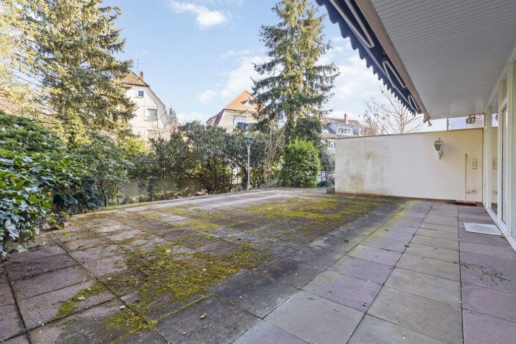 HUST Immobilien GmbH & Co. KG - Immobilienangebot - Karlsruhe - Alle - Großzügiges Einfamilienhaus mit großer Terrasse und Schwimmbad in Weiherfeld