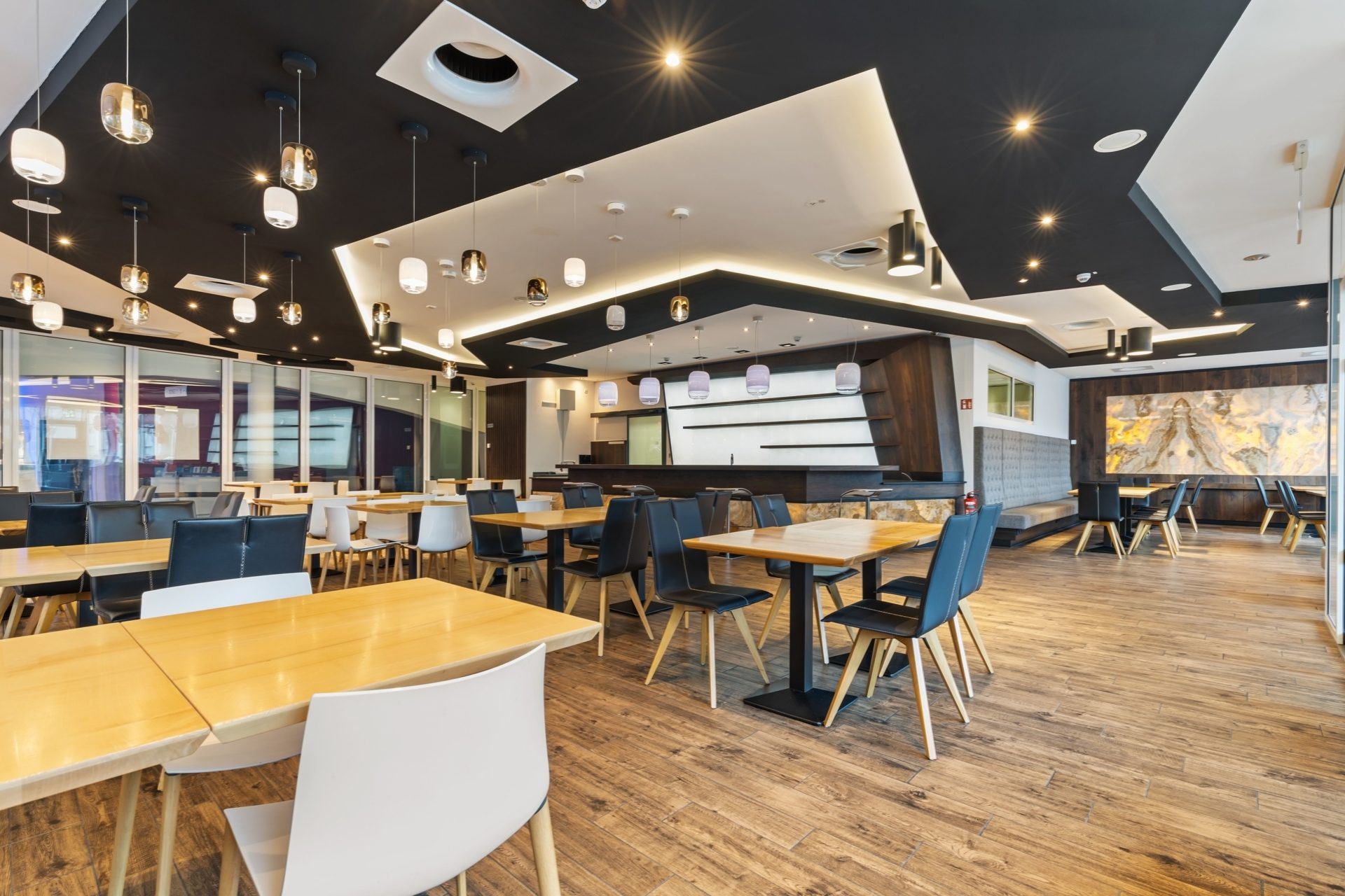 HUST Immobilien GmbH & Co. KG - Immobilienangebot - Baden-Baden - Alle - Voll ausgestattetes Restaurant – Einziehen, loslegen, begeistern!