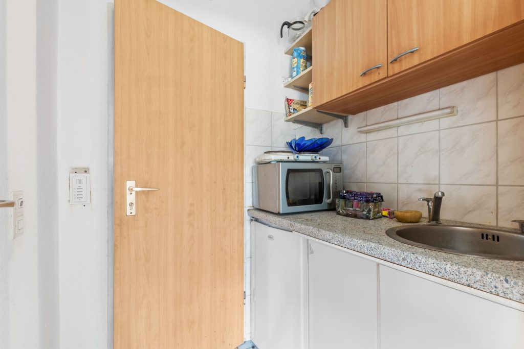 HUST Immobilien GmbH & Co. KG - Immobilienangebot - Karlsruhe / Wolfartsweier - Alle - Kapitalanlage! 10 Wohnungen im Paket in 12- Familienhaus mit Stellplätzen und Garage