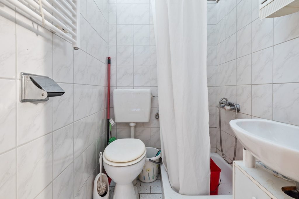 HUST Immobilien GmbH & Co. KG - Immobilienangebot - Karlsruhe / Wolfartsweier - Alle - Kapitalanlage! 10 Wohnungen im Paket in 12- Familienhaus mit Stellplätzen und Garage