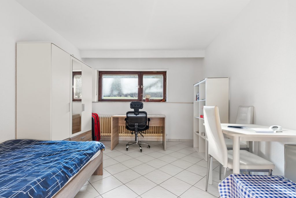 HUST Immobilien GmbH & Co. KG - Immobilienangebot - Karlsruhe / Wolfartsweier - Alle - Kapitalanlage! 10 Wohnungen im Paket in 12- Familienhaus mit Stellplätzen und Garage