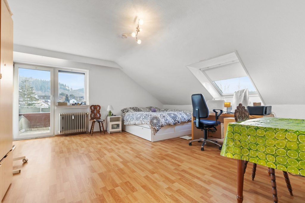 HUST Immobilien GmbH & Co. KG - Immobilienangebot - Karlsruhe / Wolfartsweier - Alle - Kapitalanlage! 10 Wohnungen im Paket in 12- Familienhaus mit Stellplätzen und Garage