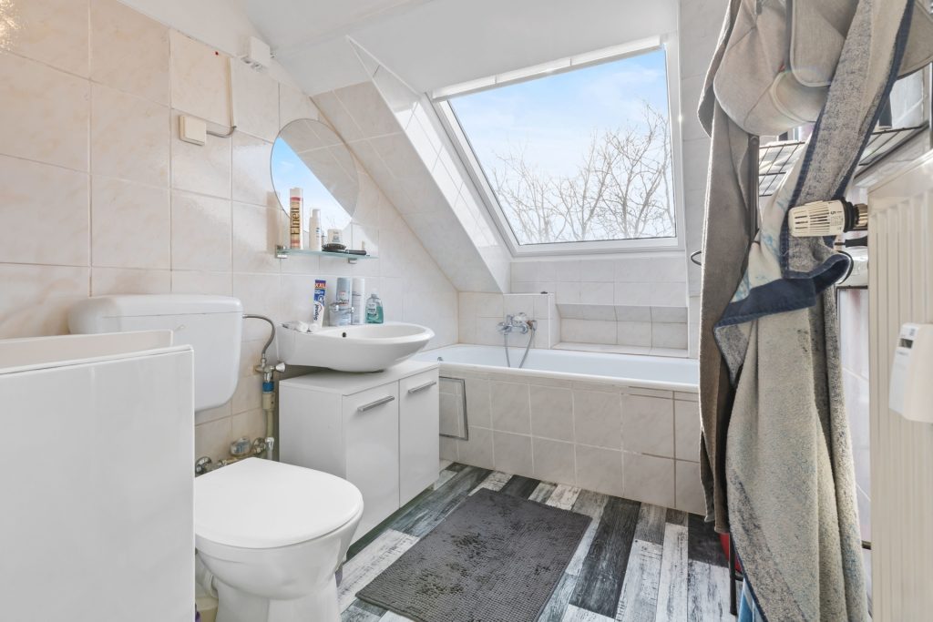 HUST Immobilien GmbH & Co. KG - Immobilienangebot - Karlsruhe / Wolfartsweier - Alle - Kapitalanlage! 10 Wohnungen im Paket in 12- Familienhaus mit Stellplätzen und Garage