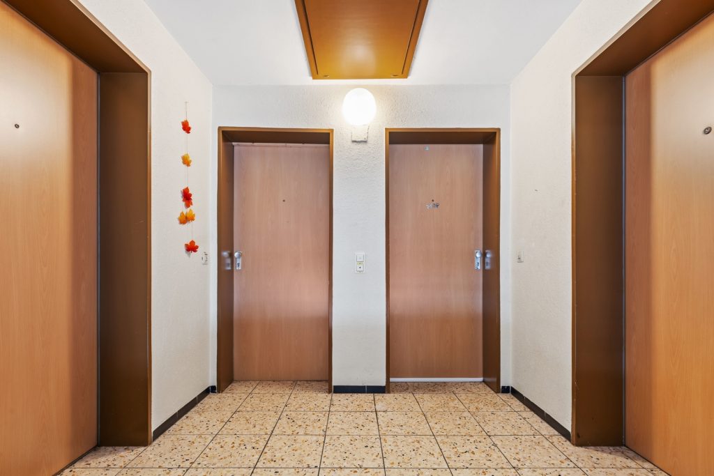 HUST Immobilien GmbH & Co. KG - Immobilienangebot - Karlsruhe / Wolfartsweier - Alle - Kapitalanlage! 10 Wohnungen im Paket in 12- Familienhaus mit Stellplätzen und Garage