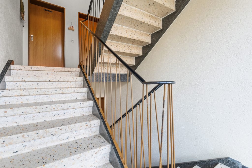 HUST Immobilien GmbH & Co. KG - Immobilienangebot - Karlsruhe / Wolfartsweier - Alle - Kapitalanlage! 10 Wohnungen im Paket in 12- Familienhaus mit Stellplätzen und Garage