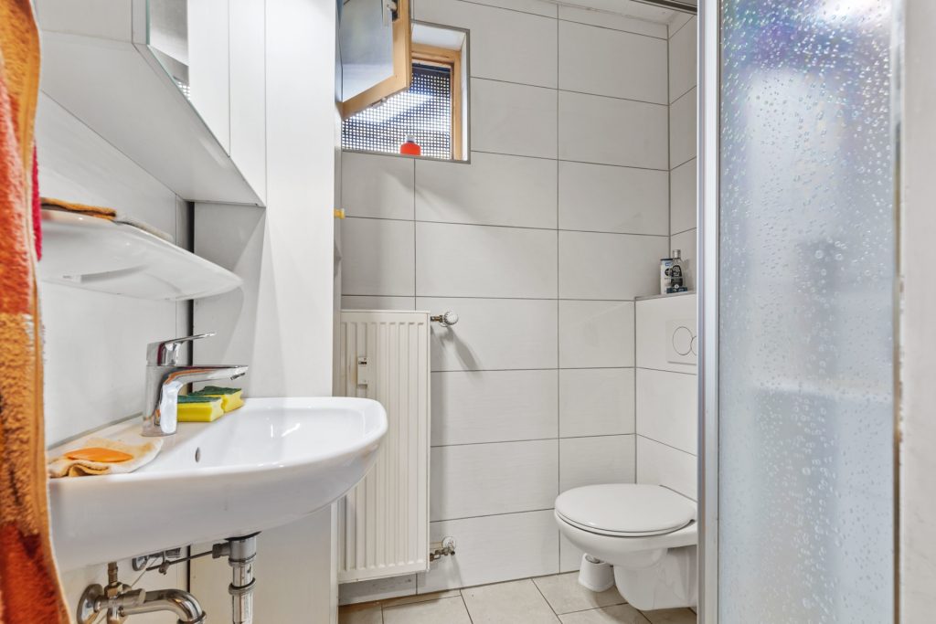 HUST Immobilien GmbH & Co. KG - Immobilienangebot - Karlsruhe / Wolfartsweier - Alle - Kapitalanlage! 10 Wohnungen im Paket in 12- Familienhaus mit Stellplätzen und Garage