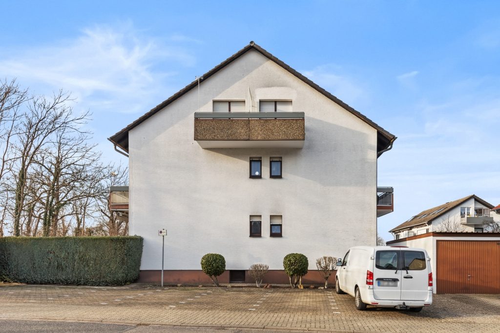 HUST Immobilien GmbH & Co. KG - Immobilienangebot - Karlsruhe / Wolfartsweier - Alle - Kapitalanlage! 10 Wohnungen im Paket in 12- Familienhaus mit Stellplätzen und Garage
