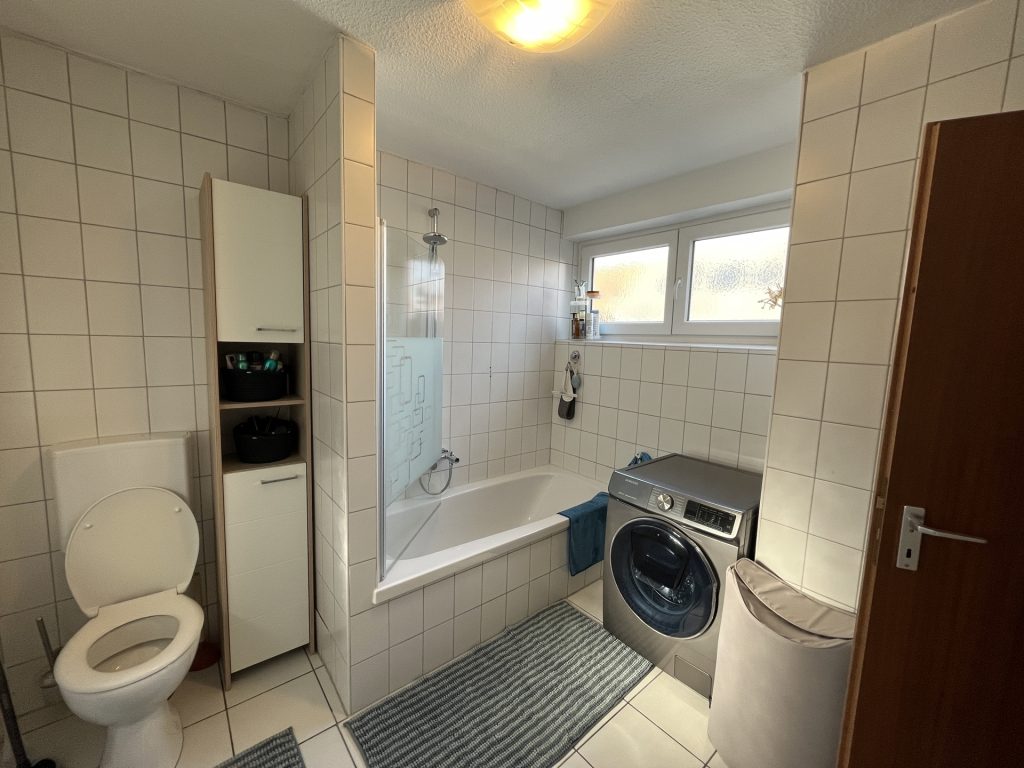 HUST Immobilien GmbH & Co. KG - Immobilienangebot - Rheinstetten / Mörsch - Alle - Zur Miete: Großzügige 4-Zimmer-Maisonette-Wohnung mit Balkon – ab 01.04.2025 verfügbar!