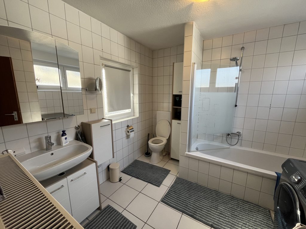 HUST Immobilien GmbH & Co. KG - Immobilienangebot - Rheinstetten / Mörsch - Alle - Zur Miete: Großzügige 4-Zimmer-Maisonette-Wohnung mit Balkon – ab 01.04.2025 verfügbar!