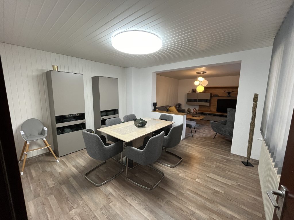 HUST Immobilien GmbH & Co. KG - Immobilienangebot - Rheinstetten / Mörsch - Alle - Zur Miete: Großzügige 4-Zimmer-Maisonette-Wohnung mit Balkon – ab 01.04.2025 verfügbar!