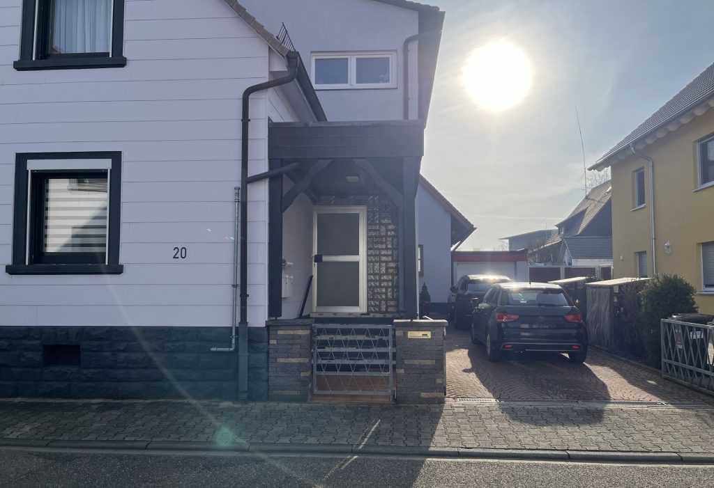 HUST Immobilien GmbH & Co. KG - Immobilienangebot - Rheinstetten / Mörsch - Alle - Zur Miete: Großzügige 4-Zimmer-Maisonette-Wohnung mit Balkon – ab 01.04.2025 verfügbar!
