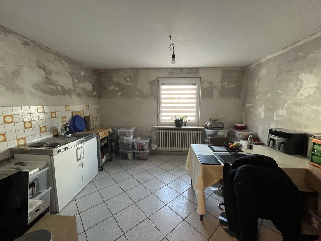 HUST Immobilien GmbH & Co. KG - Immobilienangebot - Rheinstetten / Mörsch - Alle - Zur Miete: Großzügige 4-Zimmer-Maisonette-Wohnung mit Balkon – ab 01.04.2025 verfügbar!