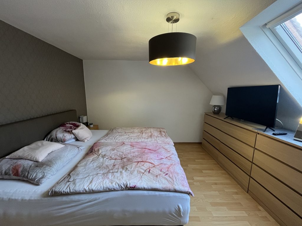 HUST Immobilien GmbH & Co. KG - Immobilienangebot - Rheinstetten / Mörsch - Alle - Zur Miete: Großzügige 4-Zimmer-Maisonette-Wohnung mit Balkon – ab 01.04.2025 verfügbar!