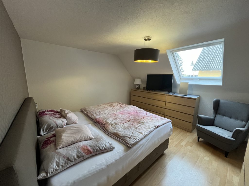 HUST Immobilien GmbH & Co. KG - Immobilienangebot - Rheinstetten / Mörsch - Alle - Zur Miete: Großzügige 4-Zimmer-Maisonette-Wohnung mit Balkon – ab 01.04.2025 verfügbar!