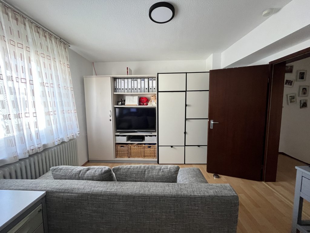 HUST Immobilien GmbH & Co. KG - Immobilienangebot - Rheinstetten / Mörsch - Alle - Zur Miete: Großzügige 4-Zimmer-Maisonette-Wohnung mit Balkon – ab 01.04.2025 verfügbar!