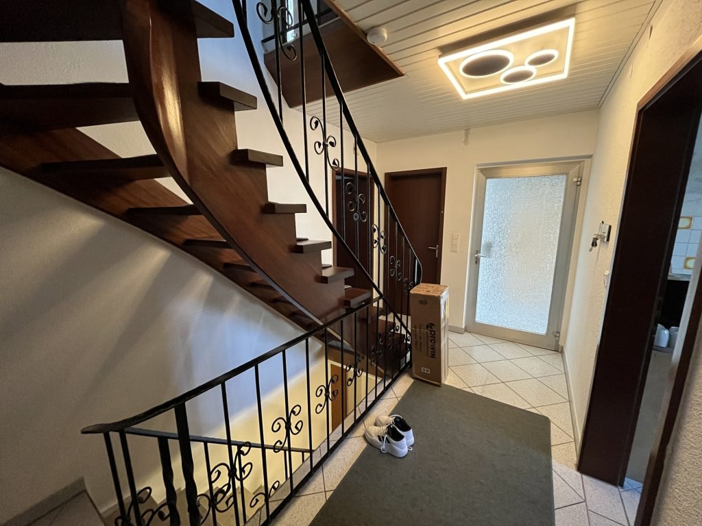 HUST Immobilien GmbH & Co. KG - Immobilienangebot - Rheinstetten / Mörsch - Alle - Zur Miete: Großzügige 4-Zimmer-Maisonette-Wohnung mit Balkon – ab 01.04.2025 verfügbar!