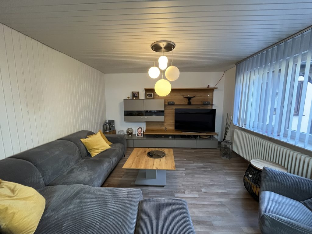 HUST Immobilien GmbH & Co. KG - Immobilienangebot - Rheinstetten / Mörsch - Alle - Zur Miete: Großzügige 4-Zimmer-Maisonette-Wohnung mit Balkon – ab 01.04.2025 verfügbar!