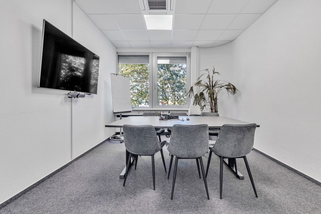 HUST Immobilien GmbH & Co. KG - Immobilienangebot - Karlsruhe - Alle - Vermietete Lagerhalle mit Bürotrakt und guter Anbindung an die BAB - Eigennutzung zeitnahe möglich