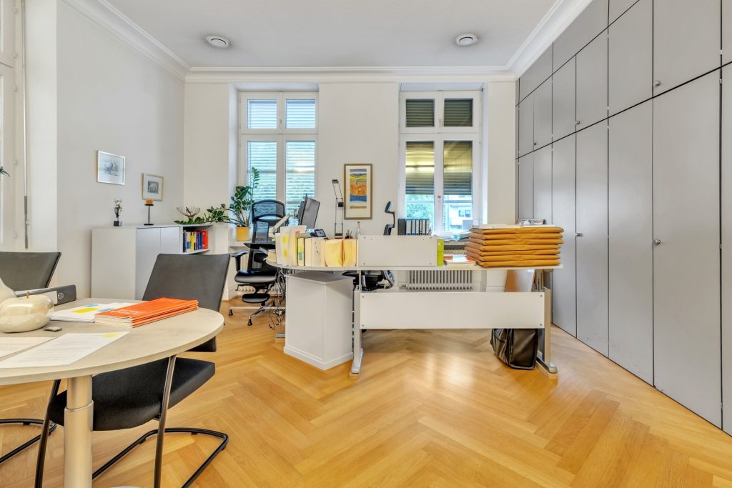 HUST Immobilien GmbH & Co. KG - Immobilienangebot - Karlsruhe - Alle - Rarität in zentraler Lage – zwei Büroetagen mit Charakter